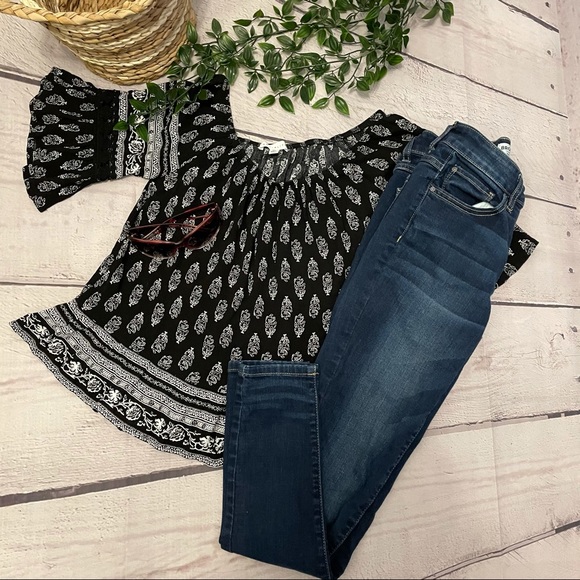 Socialite Boho Crochet Bell 3/4 sleeve blouse - Picture 7 of 7